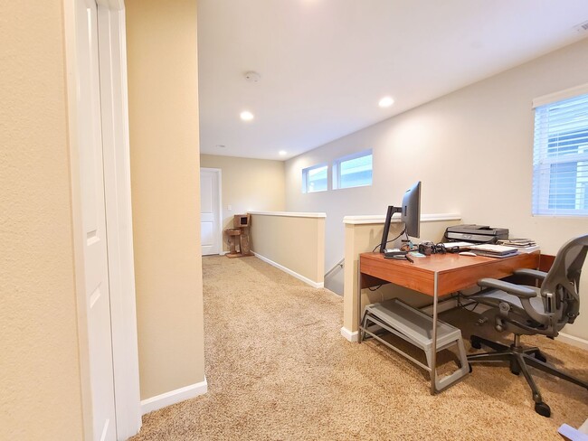 Building Photo - 4 bedroom/2.5 bath in Parkside Estates