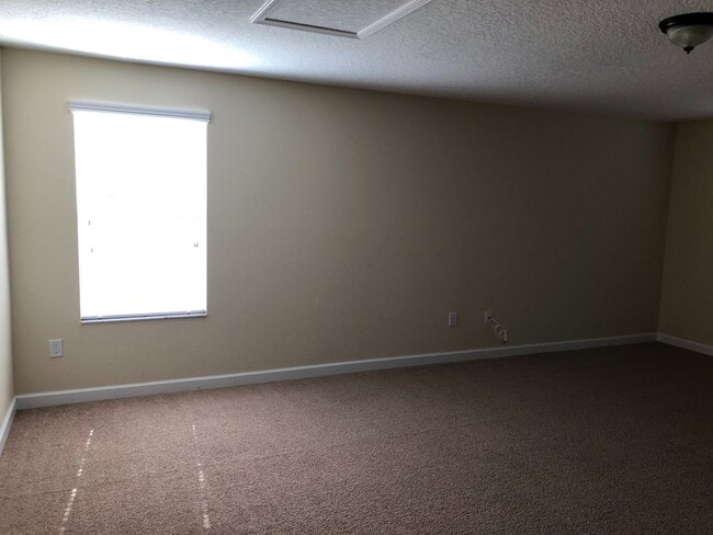 Building Photo - 5 Bedroom / 3.5 Bathroom House at Independ...