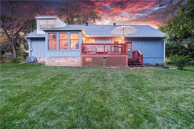 Building Photo - COMING SOON - Adorable Home in Lenexa