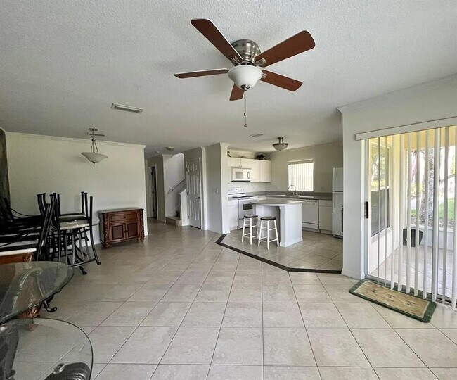 Building Photo - 2884 Club Cortile Cir