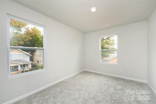 Building Photo - 2550 Lydia Ave