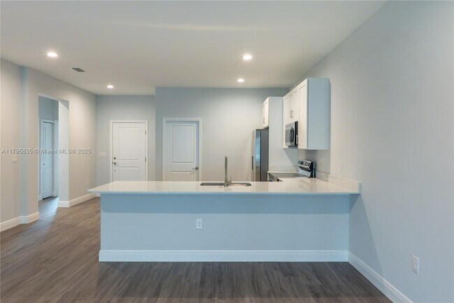 Building Photo - 8450 Dinnano St