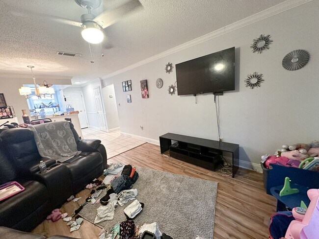 Building Photo - 422 SE 8th St