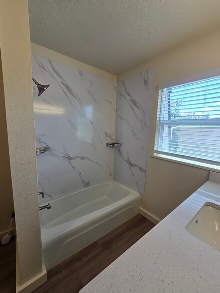 Building Photo - 405 N 16th Ave