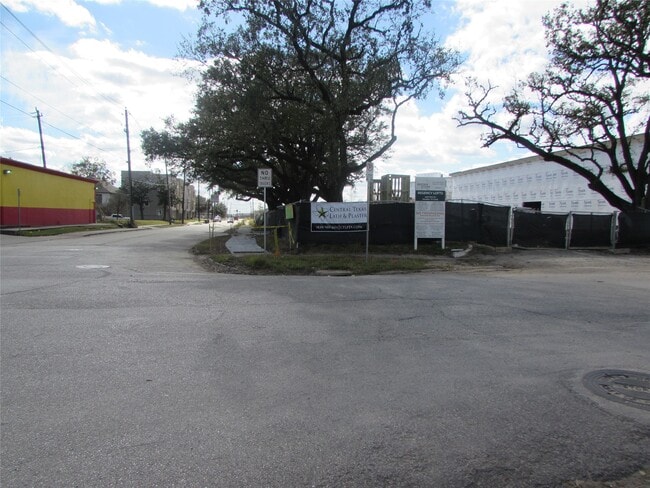 Building Photo - 3249 Dixie Dr