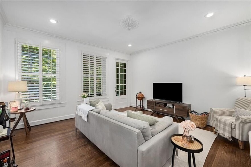 Building Photo - 124 Lafayette Dr NE