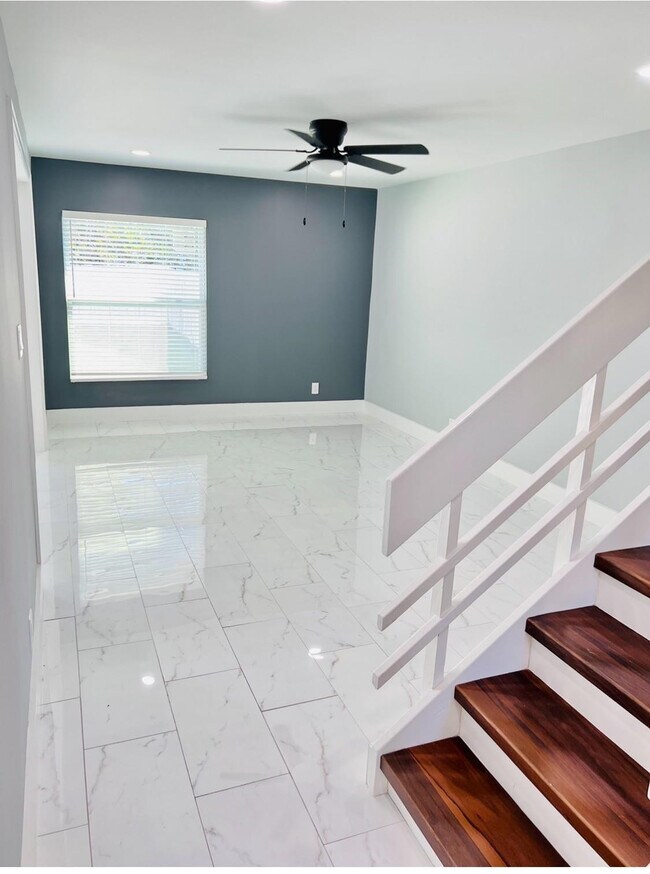 Building Photo - 314 Sunshine Dr