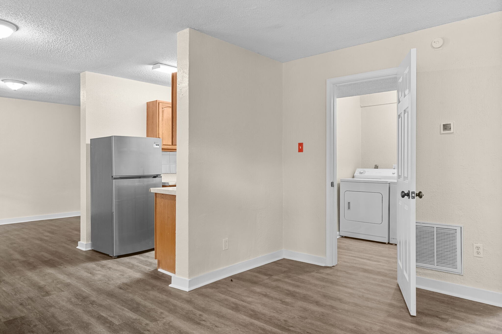 Building Photo - 483 W Ocean View Ave