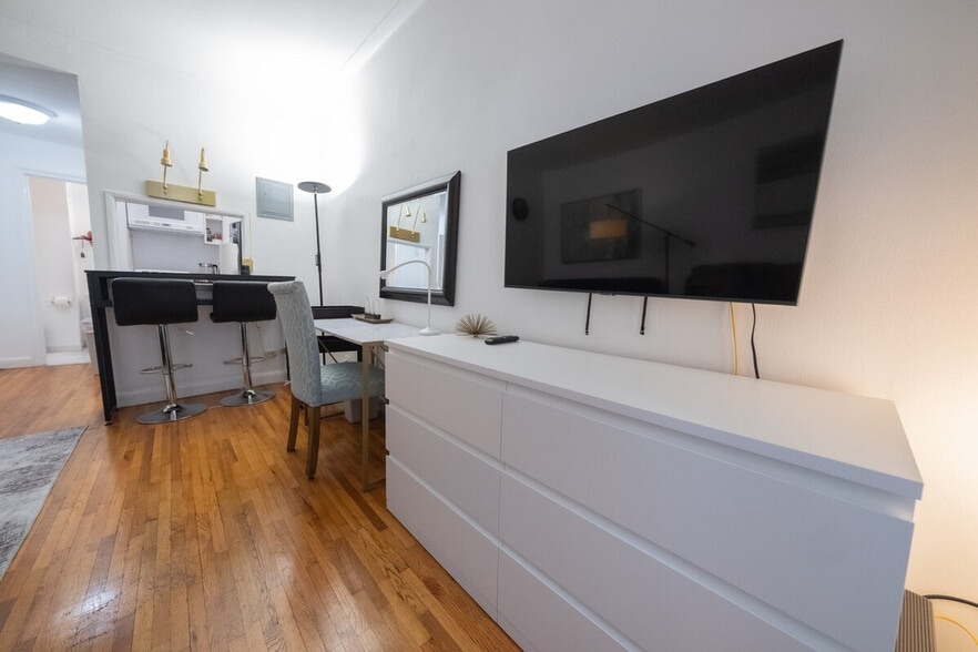 Building Photo - 330 E 74th St