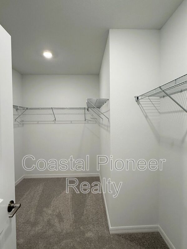 Building Photo - 17614 Pleasantview Blvd