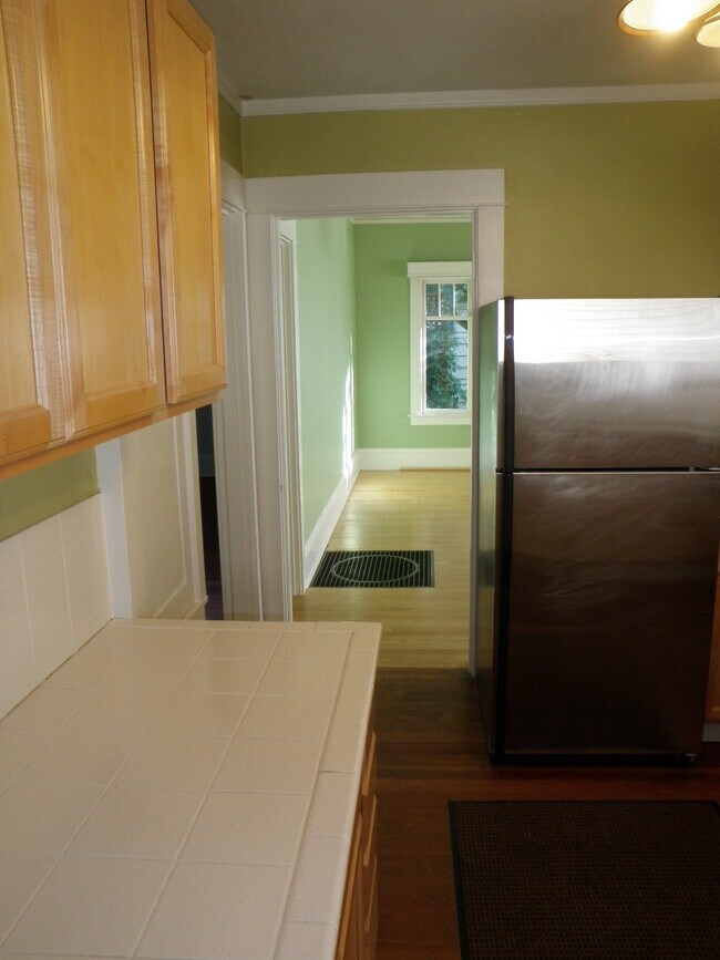 Building Photo - 5046 NE Mallory Ave