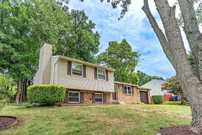 Building Photo - 2126 Briarwood Dr