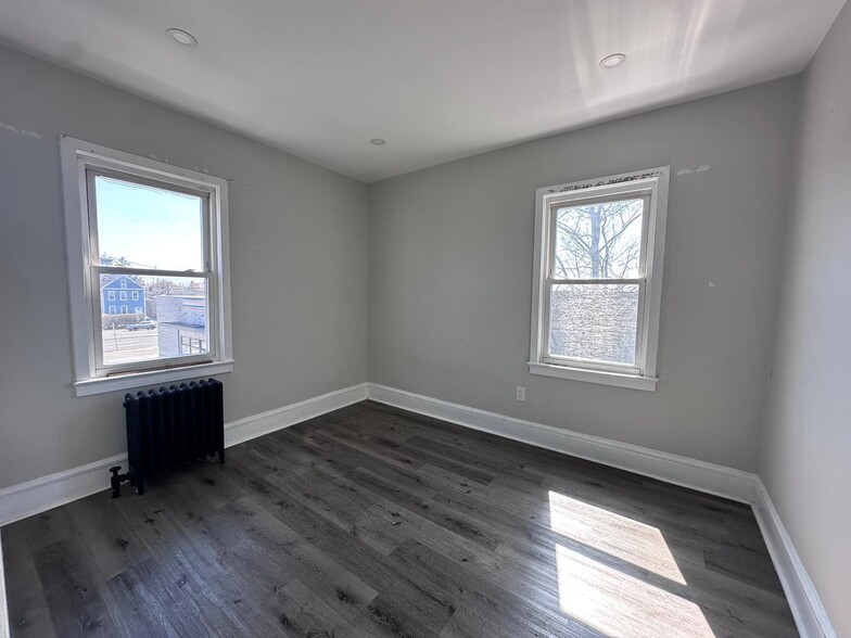 Building Photo - 420 Bacheller Ave