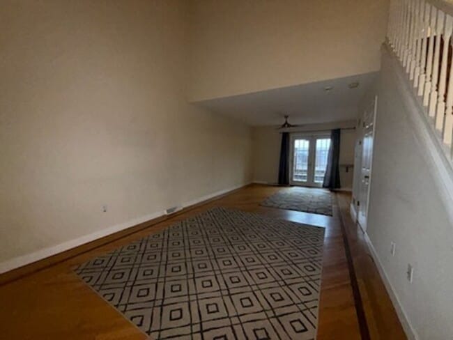 Building Photo - Single Family Townhouse with Garage