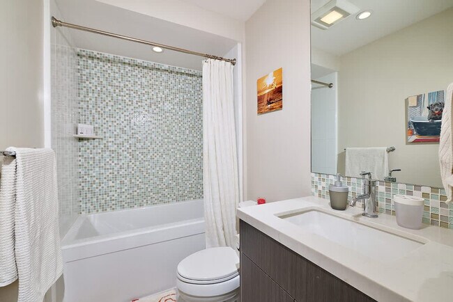 Building Photo - 2310 Edinburg Ave