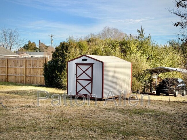 Building Photo - 74 Oakdale Dr