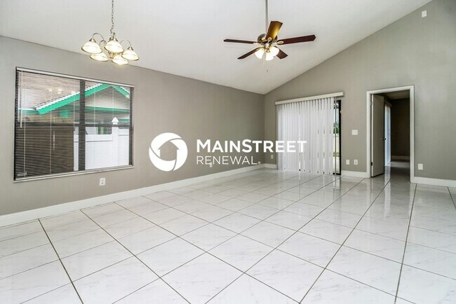 Building Photo - 3 Bedroom Pet-Friendly Home in APOPKA, FL with Main Street Renewal