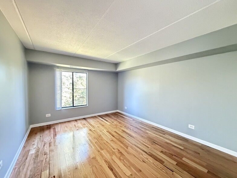 Building Photo - 525 N Quentin Rd