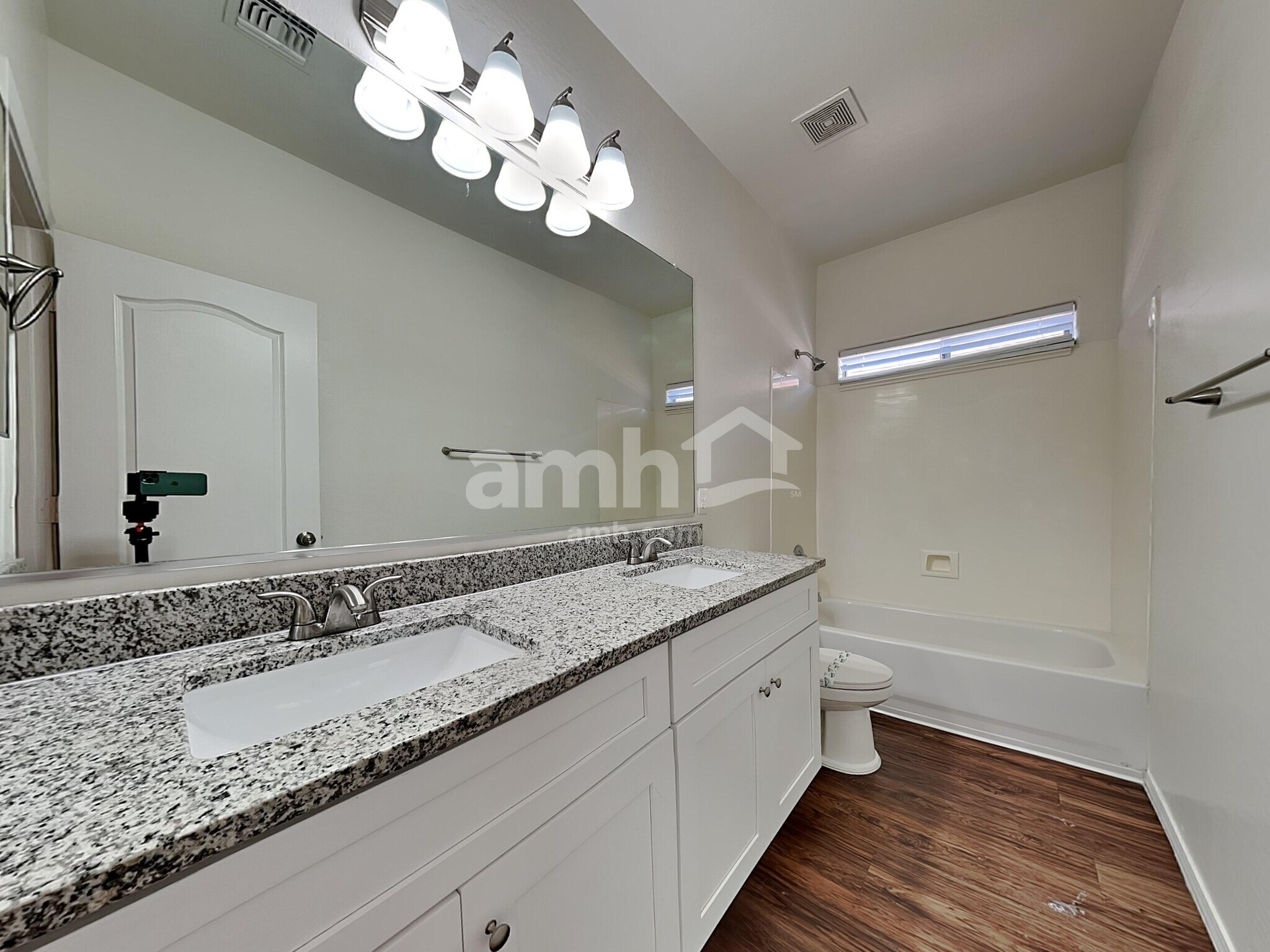 Building Photo - 12751 W Glenrosa Dr