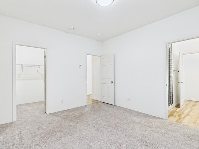 Building Photo - 835 Marquette Loop