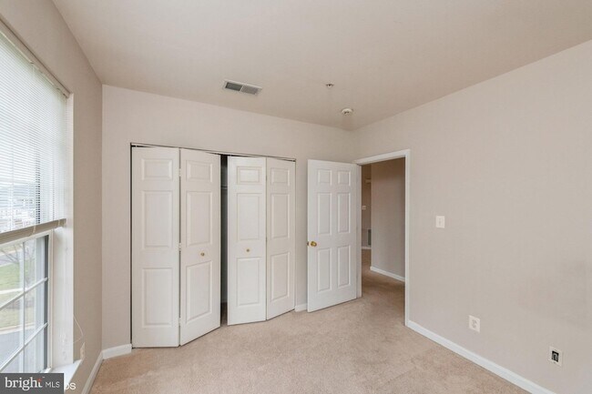 Building Photo - 25340 Lake Mist Square