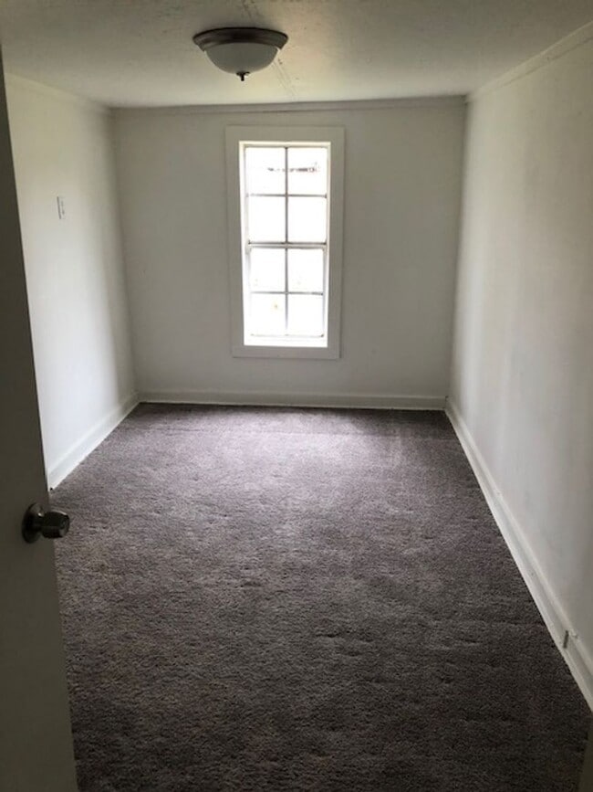 Building Photo - FEBRUARY MOVE SPECIAL! FIRST MONTH FREE!!