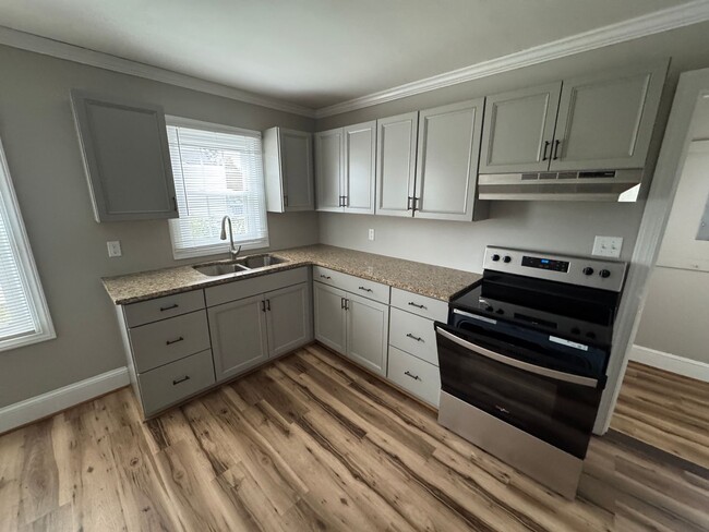 Building Photo - Like New Construction - Premium Finishes T...