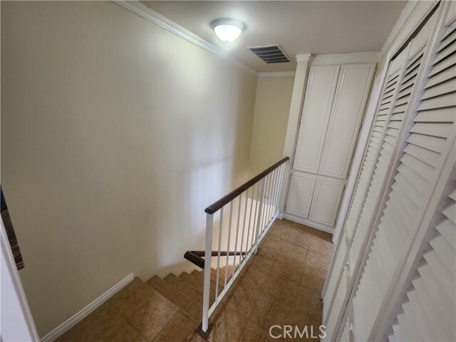 Building Photo - 7432 Hazeltine Ave