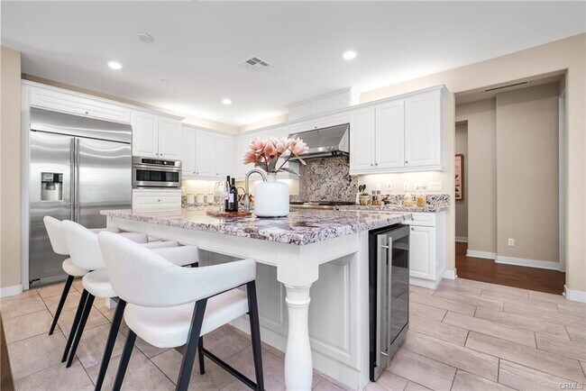 Building Photo - 111 Spoke