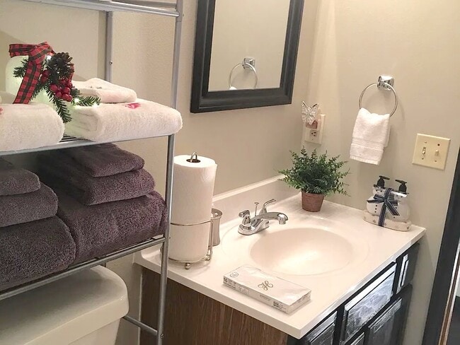 Building Photo - 412 Nancy Dr