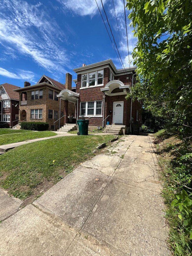 Building Photo - 682 Greenwood Ave