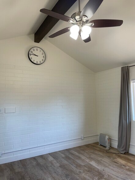 Building Photo - 4202 N 16th Dr