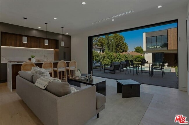 Building Photo - 4939 Petit Ave
