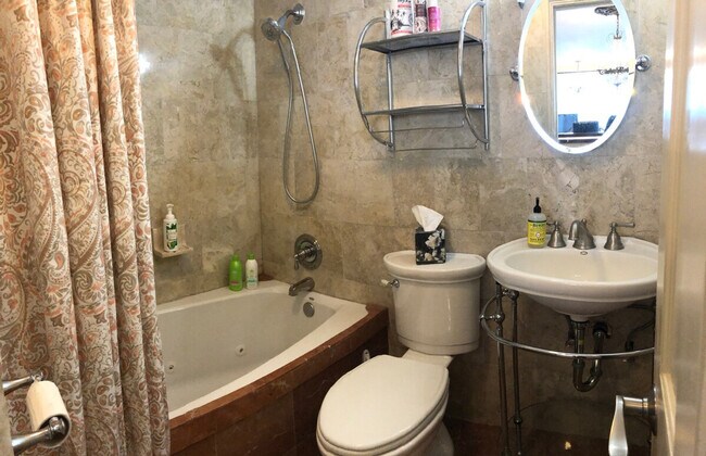 Building Photo - 4028 Beach Dr SW