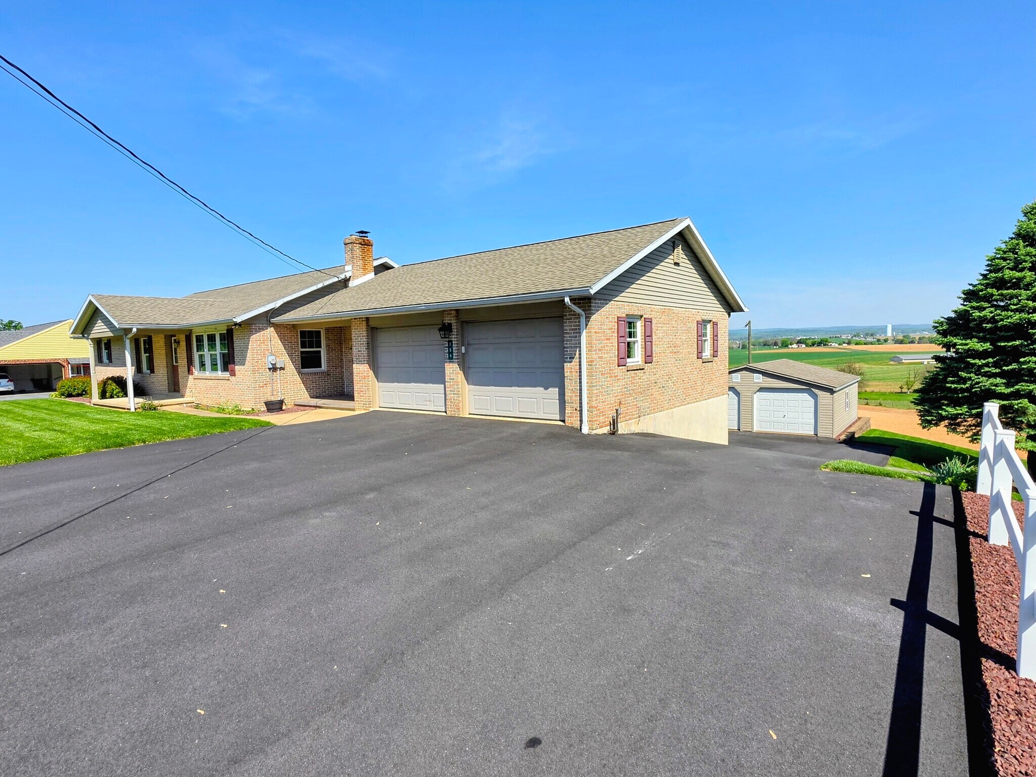 Building Photo - 154 Valley View Dr