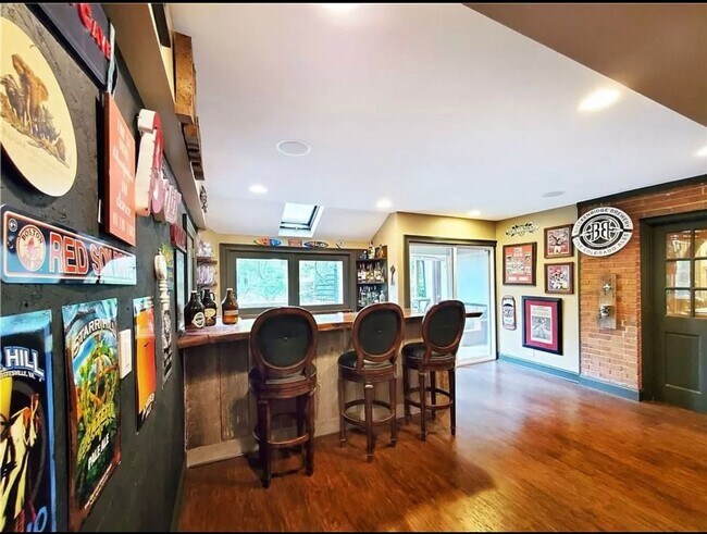 Building Photo - Gorgeous East Cobb Home with 5 bedrooms & 3.5 Bathrooms!!