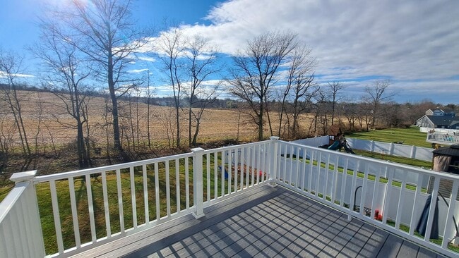 Building Photo - 4 Bed / 2-1/2 Bath Single Family Townhome w/1-Car Garage