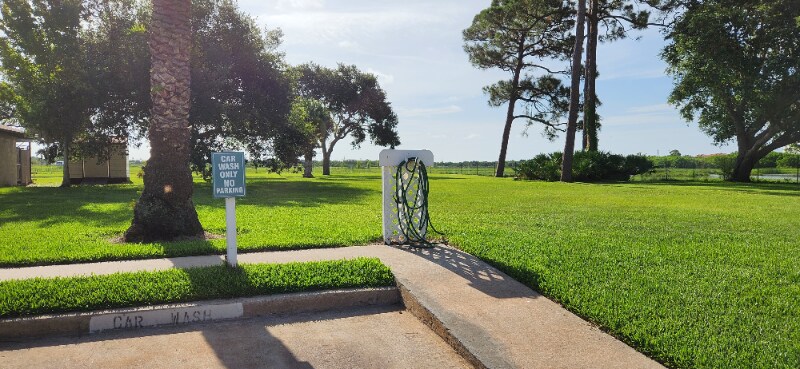 Building Photo - 420 Breakwater Dr