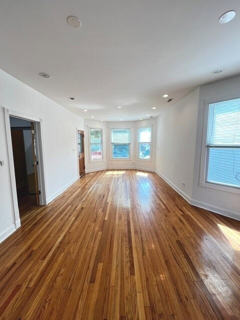 Building Photo - 2522 N Hamlin Ave