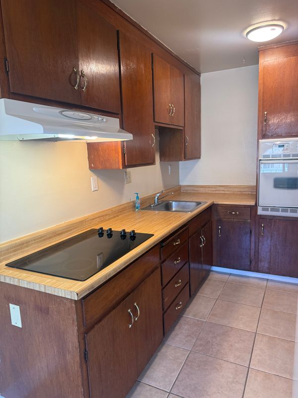 Building Photo - 1099 Roewill Dr