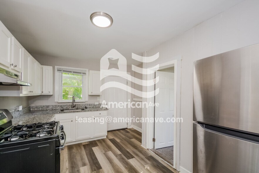 Building Photo - 4001 Grand Ave