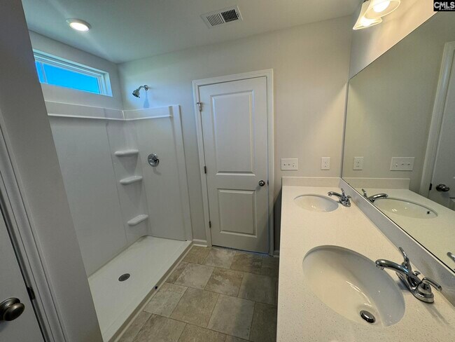 Building Photo - 3080 Hallsdale Dr