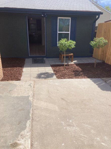 Building Photo - 2760 Eppinger Blvd