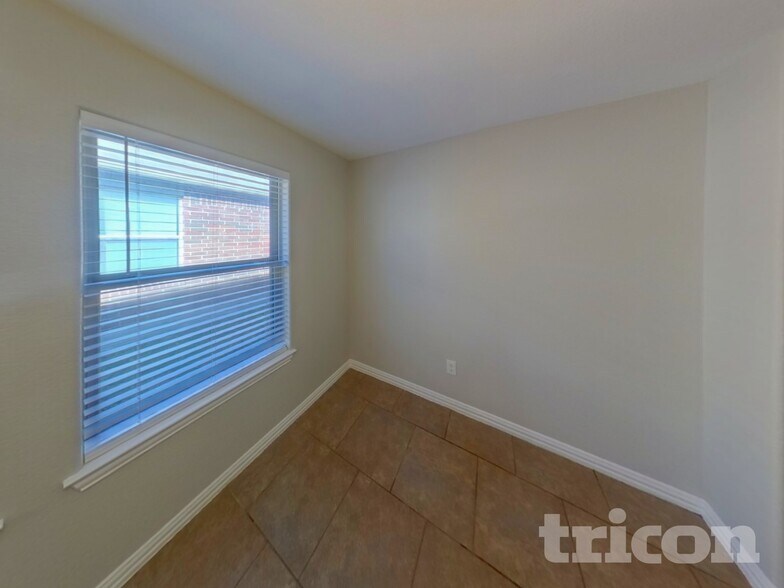 Building Photo - 8617 Silverbell Ln