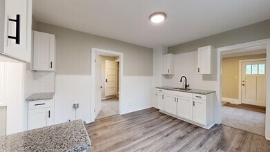 Building Photo - Renovated 3 bedroom home near the Airport