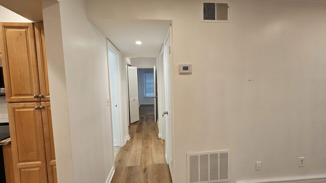 Building Photo - 3107 Colonial Way