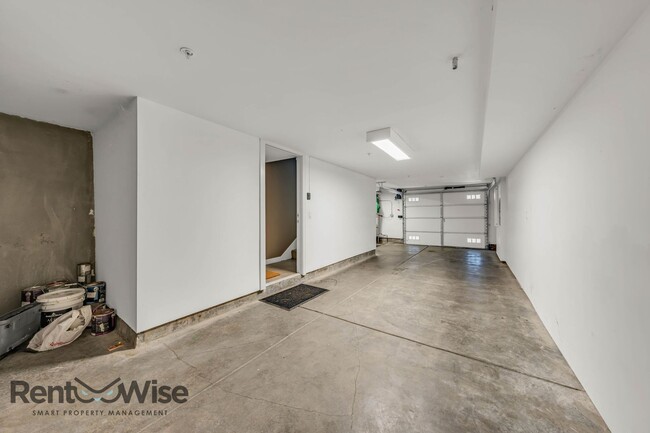 Building Photo - 298 Friedell St