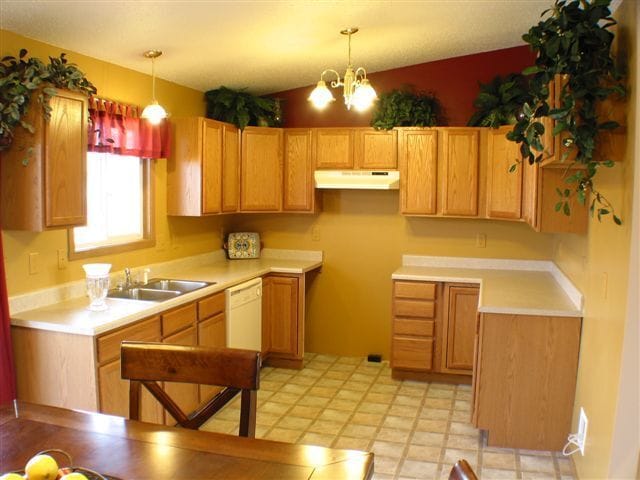 Building Photo - 4 BED | 2 BATH | SINGLE GARAGE | RAPID VALLEY