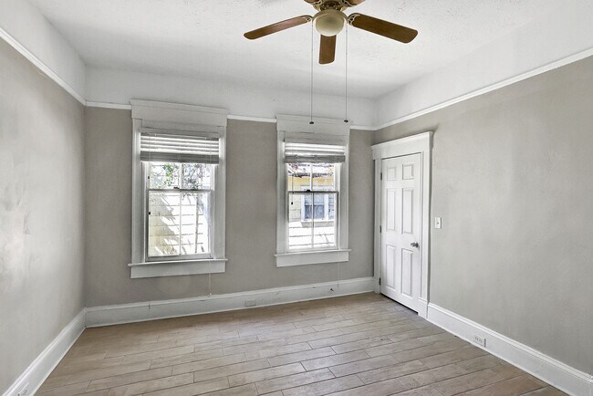 Building Photo - 1117 E 11th St