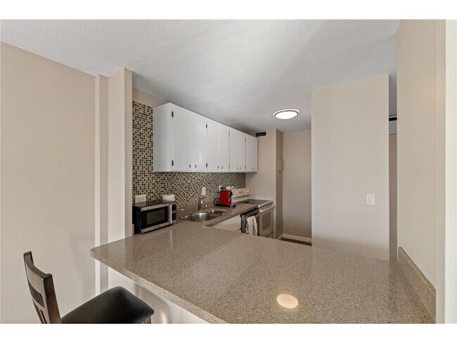 Building Photo - 19 S 1st St